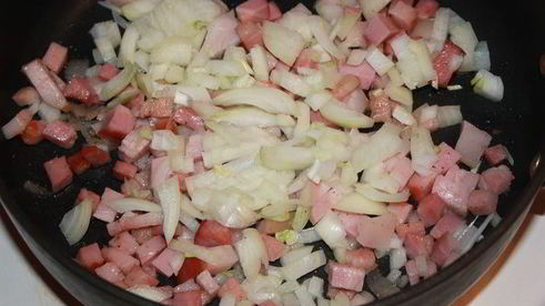 солянка с говяжьим сердцем и охотничьими колбасками