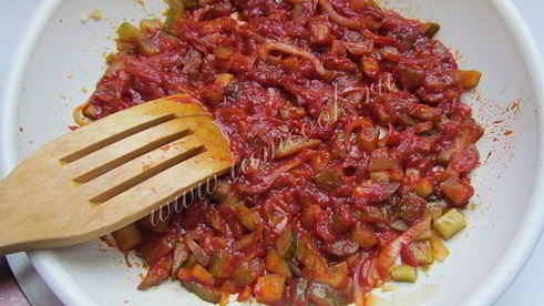 солянка с колбасой и курицей