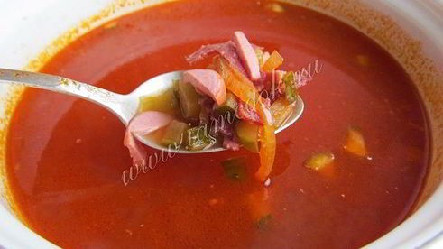 солянка с колбасой и курицей