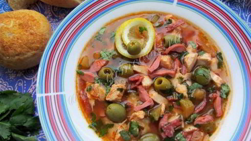 солянка с колбасой и курицей