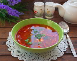 Солянка с курицей и колбасой