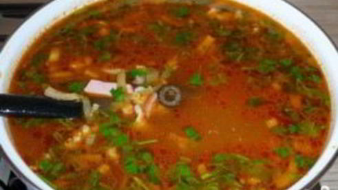 солянка с мясом и колбасой