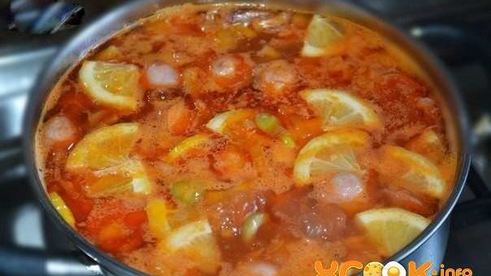 суп солянка с сосисками