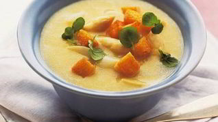 Суп из картофеля и спаржи с кресс-салатом