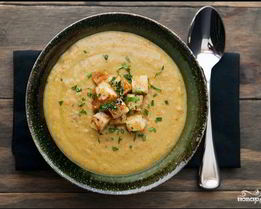 Гороховый суп-пюре с сухариками