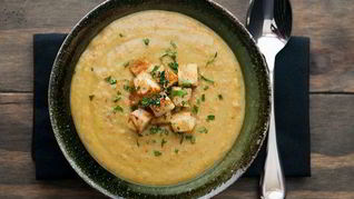 Гороховый суп-пюре с сухариками