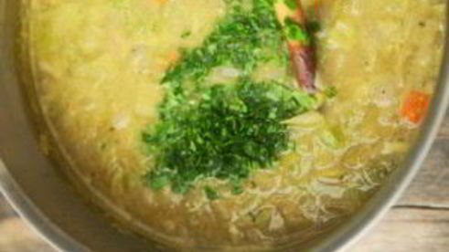 гороховый суп-пюре с сухариками