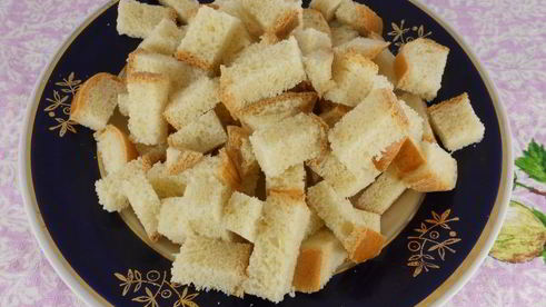 гороховый суп-пюре в мультиварке с плавленным сырком и чесночными сухариками