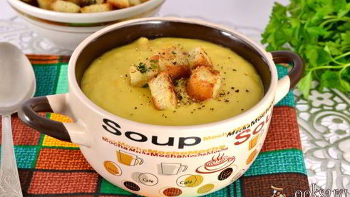 гороховый суп-пюре в мультиварке с плавленным сырком и чесночными сухариками