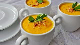 Морковно-сливочный суп-пюре с карри и ананасами