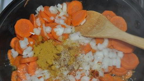 морковно-сливочный суп-пюре с карри и ананасами