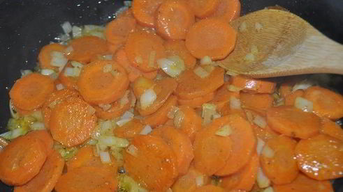 морковно-сливочный суп-пюре с карри и ананасами