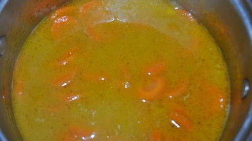 морковно-сливочный суп-пюре с карри и ананасами