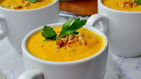 морковно-сливочный суп-пюре с карри и ананасами