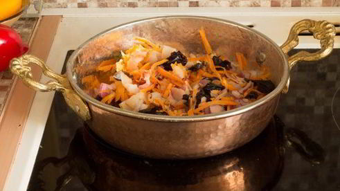 суп-пюре из фасоли с беконом и черносливом