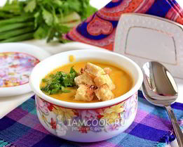 Суп-пюре из кабачков с сухариками