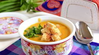 Суп-пюре из кабачков с сухариками