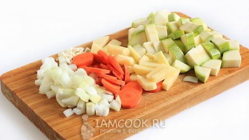 суп-пюре из кабачков с сухариками