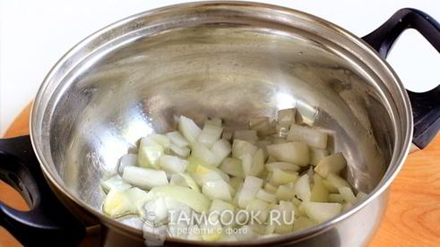 суп-пюре из кабачков с сухариками