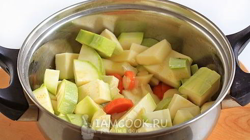 суп-пюре из кабачков с сухариками