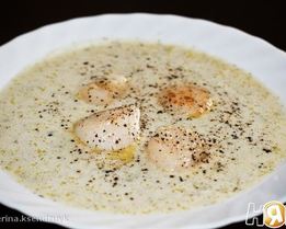 Суп пюре из кольраби с морскими гребешками
