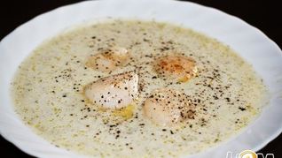 Суп пюре из кольраби с морскими гребешками