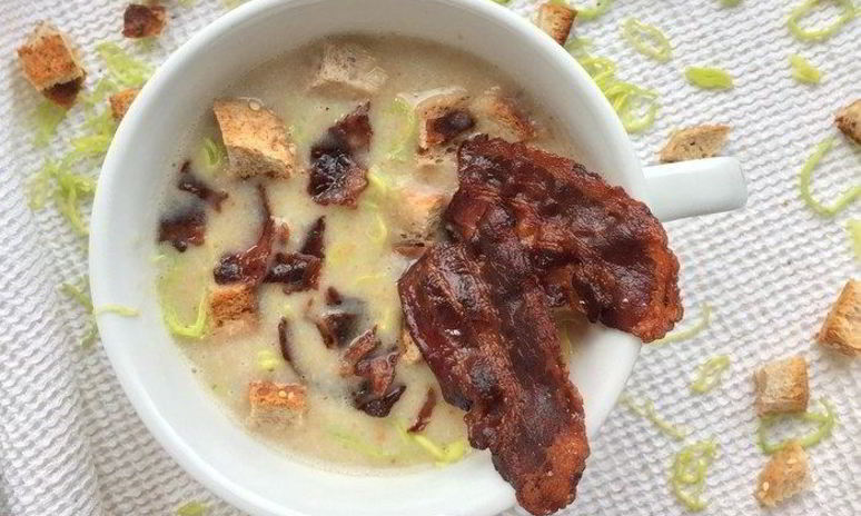 Рецепт супа-пюре из лисичек с беконом и пореем