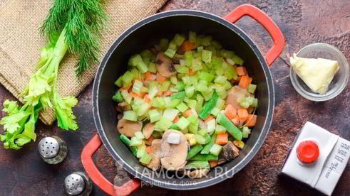 суп-пюре из сельдерея и замороженных овощей со сливками