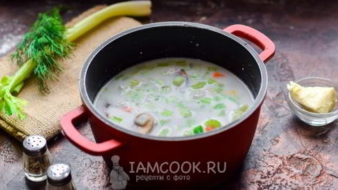 суп-пюре из сельдерея и замороженных овощей со сливками