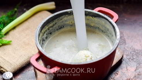 суп-пюре из сельдерея и замороженных овощей со сливками