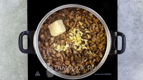 суп-пюре из шампиньонов с чесноком