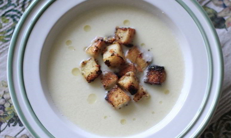 Рецепт супа-пюре из цветной капусты с горчичными гренками