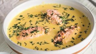Суп-пюре с кнелями из лосося