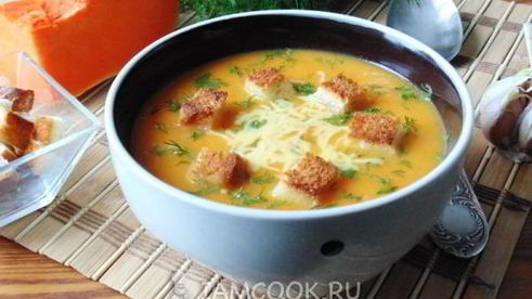 суп-пюре с тыквой и сухариками
