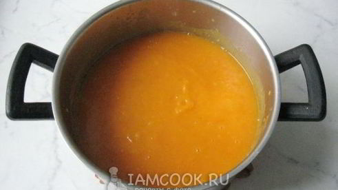 суп-пюре с тыквой и сухариками