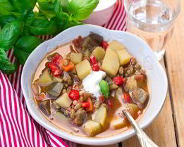 Суп с баклажанами, чечевицей и помидорами