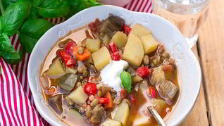 Суп с баклажанами, чечевицей и помидорами