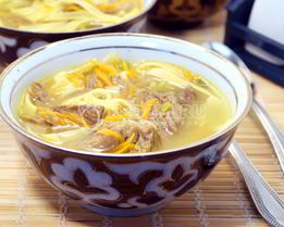 Суп с говядиной и лапшой