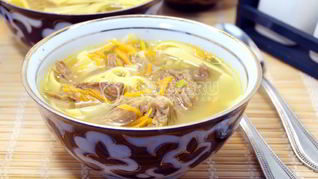 Суп с говядиной и лапшой