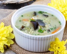 Суп с курицей и кокосовым соусом