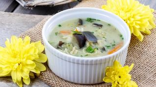 Суп с курицей и кокосовым соусом