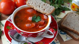 Суп с охотничьими колбасками