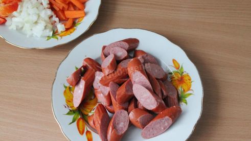 суп с охотничьими колбасками