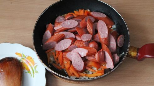 суп с охотничьими колбасками