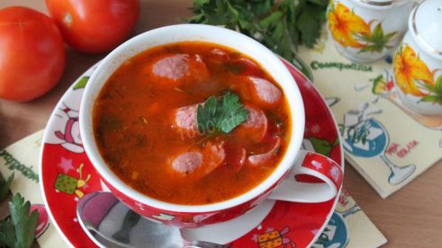 суп с охотничьими колбасками