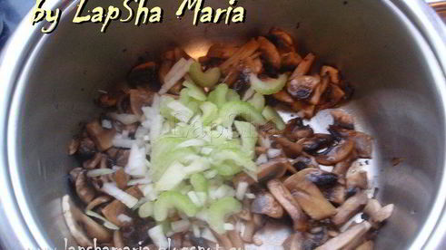 сырный крем-суп с грибами и курицей