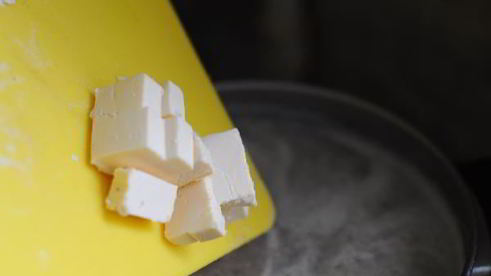 сырный крем-суп с грибами и сельдереем