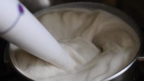 сырный крем-суп с грибами и сельдереем