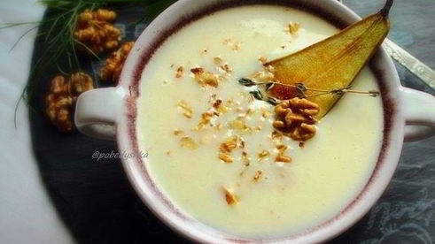 сырный суп с грушей и грецкими орехами