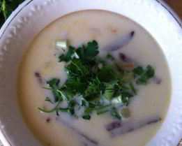 Сырный суп с колбасой